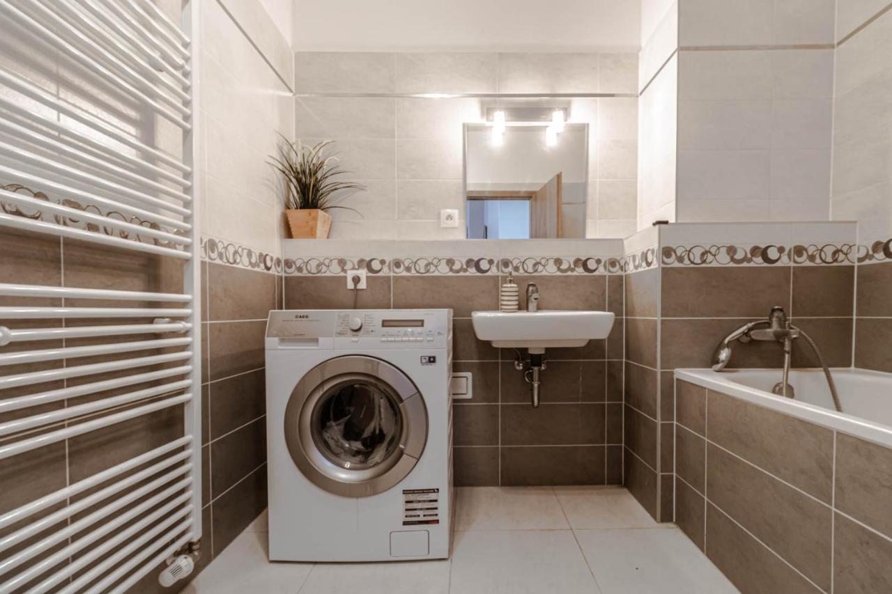 Moderny Byt V Sirsom Centre Apartment บราติสลาวา ภายนอก รูปภาพ