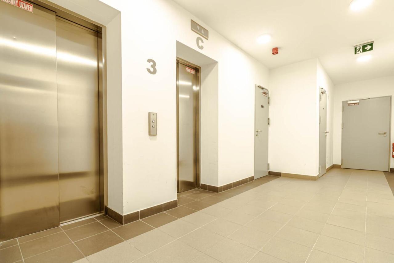 Moderny Byt V Sirsom Centre Apartment บราติสลาวา ภายนอก รูปภาพ